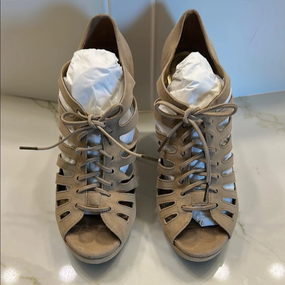 Johnston & Murphy Taupe Lace-Up Cutout Peep-Toe Heels